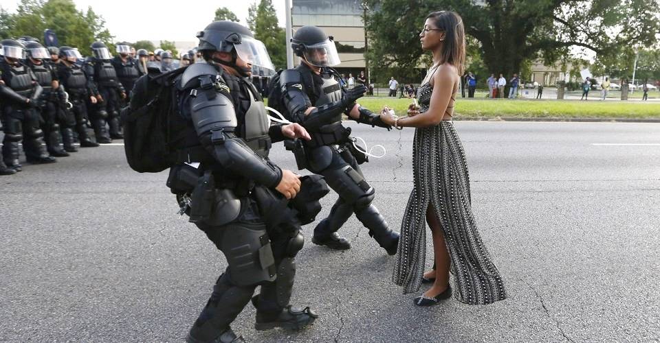 A demonstrator protesting the shooting death of Alton Sterling is detained by law enforcement near the headquarters of the Baton Rouge Police Department in Baton Rouge, Louisiana, U.S. July 9, 2016.  REUTERS/Jonathan Bachman     TPX IMAGES OF THE DAY      - RTSH3XR